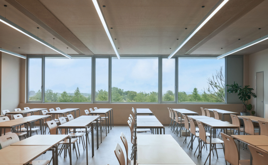 Shanghai Zhonghua College丨In 2025, at the mouth of the Yangtze River, a vocational education answer sheet written for the future