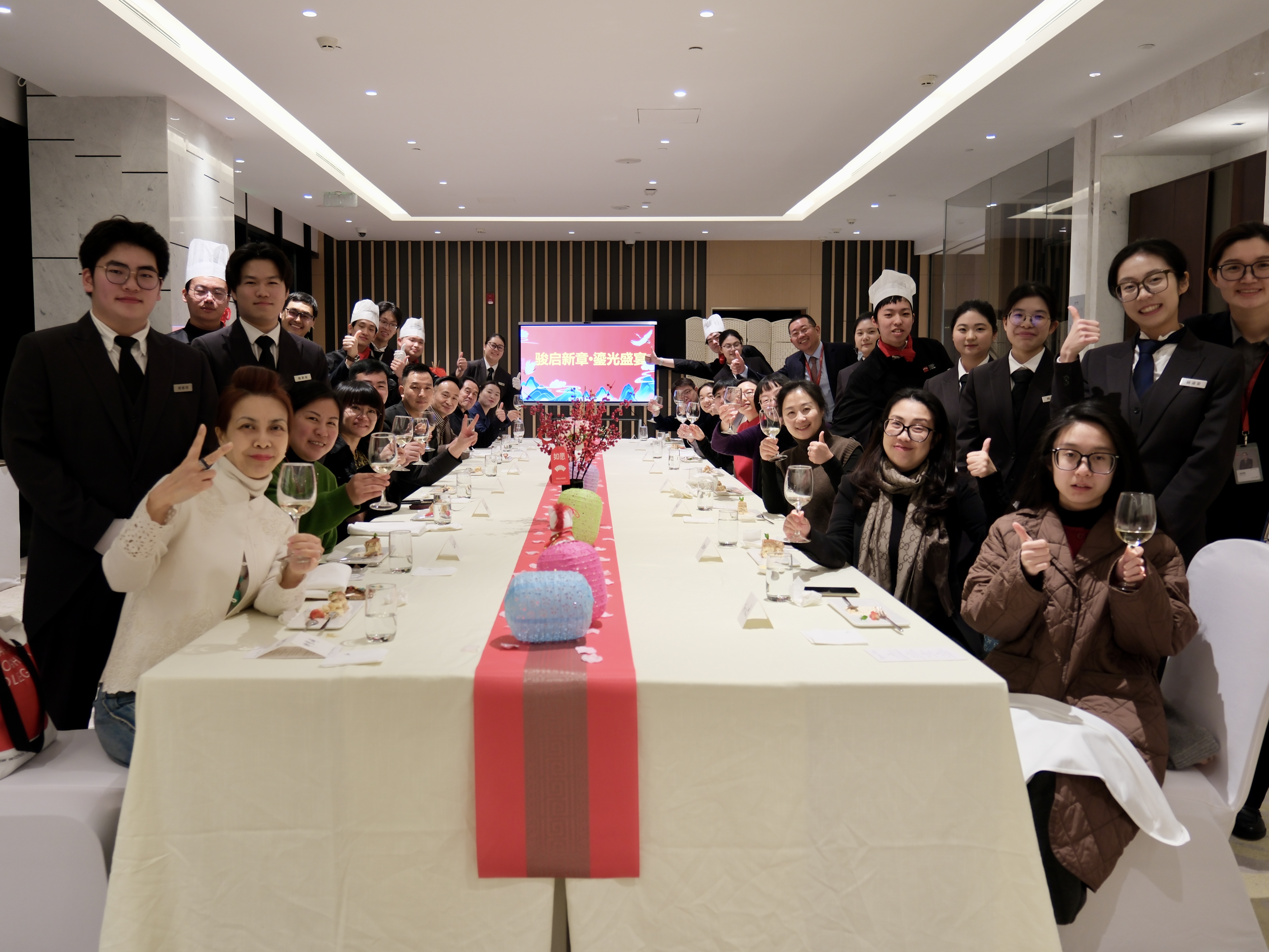 舞台·盛宴丨记现代服务学院学子自主呈现西式晚宴